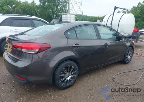 2018 Kia Forte Lx z USA, uszkodzony, nr VIN 3KPFK4A72JE224273